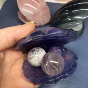 Fluorite Clamshell Carving